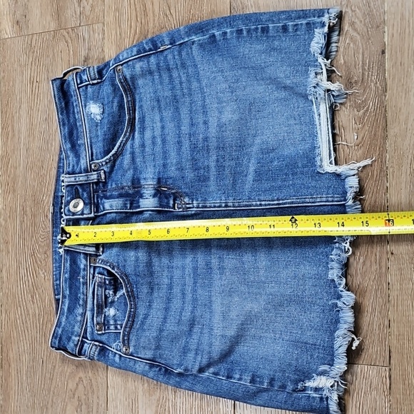 American Eagle Super Stretch Medium Wash Distressed Denim Frayed Hem Mini Skirt - Picture 15 of 15